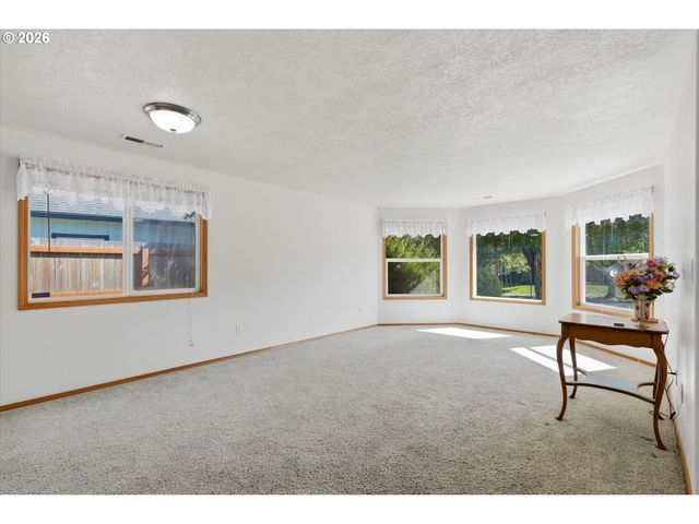 1715 Sw SONGBIRD St, Mc Minnville, OR 97128