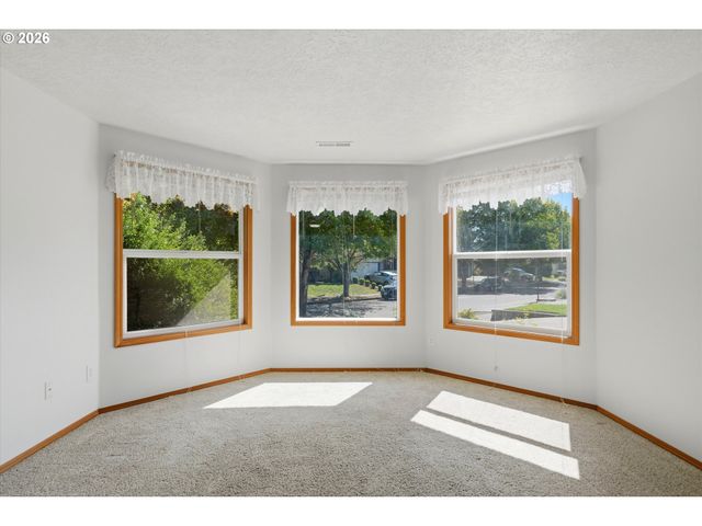 1715 Sw SONGBIRD St, Mc Minnville, OR 97128