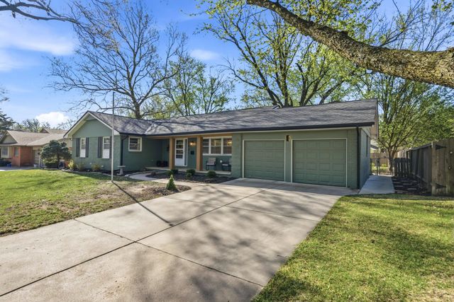 7407 E Plaza Ln, Wichita, KS 67206