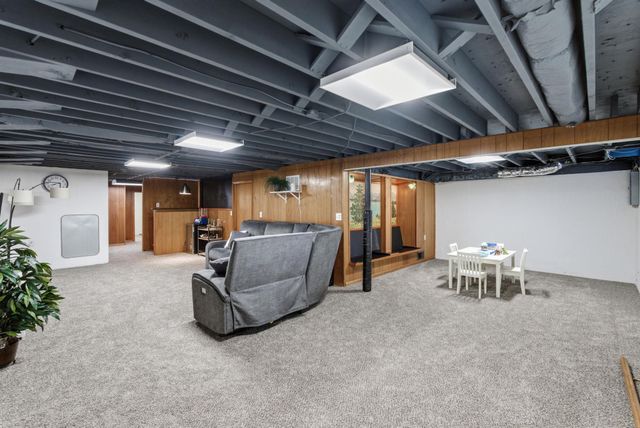 7407 E Plaza Ln, Wichita, KS 67206