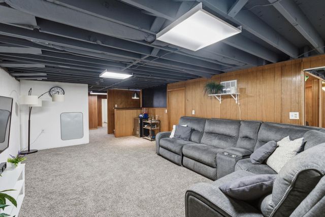 7407 E Plaza Ln, Wichita, KS 67206