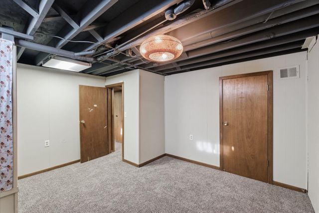 7407 E Plaza Ln, Wichita, KS 67206
