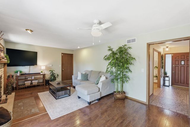 7407 E Plaza Ln, Wichita, KS 67206