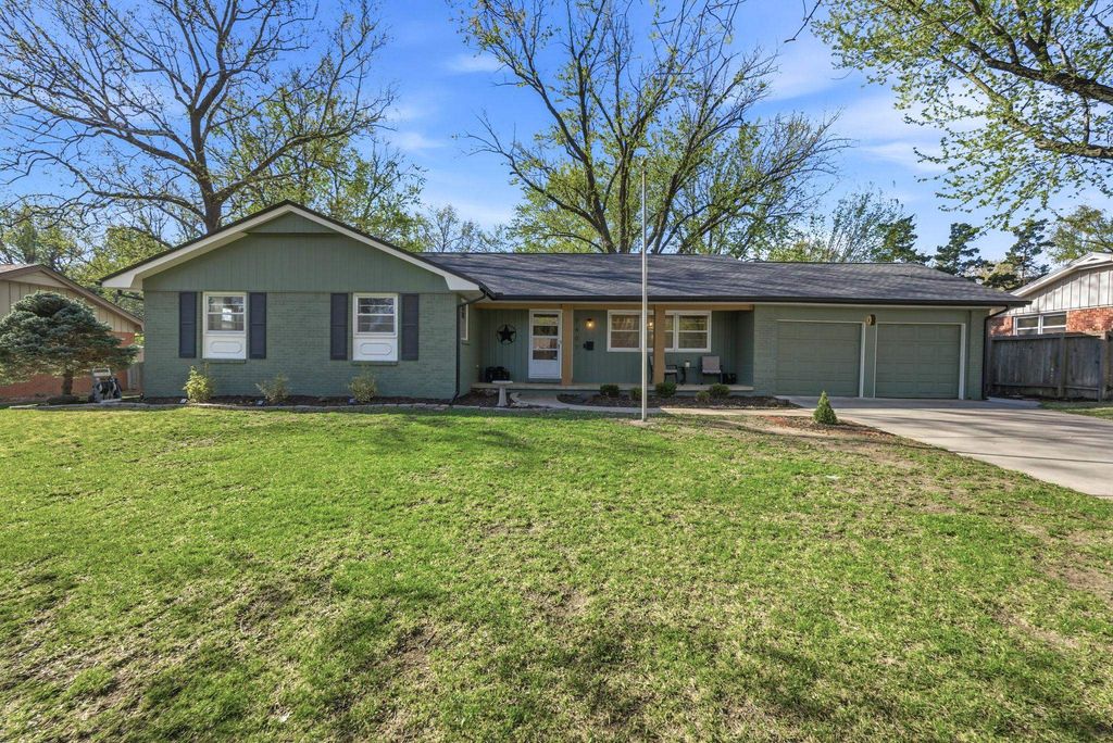 7407 E Plaza Ln, Wichita, KS 67206