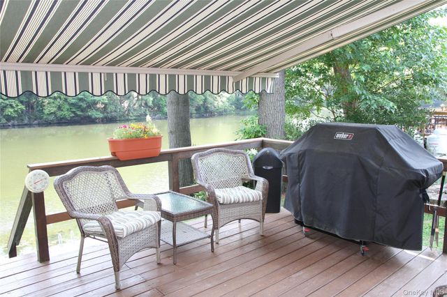 201 Esopus Creek Road, Saugerties, NY 12477