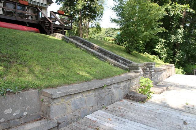 201 Esopus Creek Road, Saugerties, NY 12477