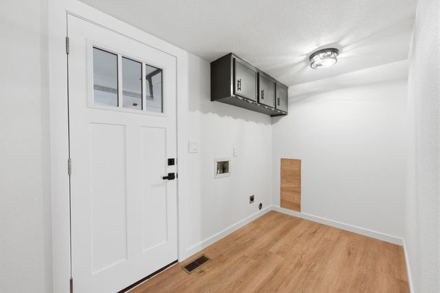 1418 N Meridian Rd, Peck, KS 67120