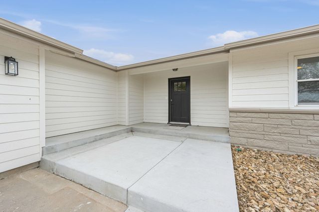 1418 N Meridian Rd, Peck, KS 67120