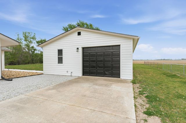1418 N Meridian Rd, Peck, KS 67120