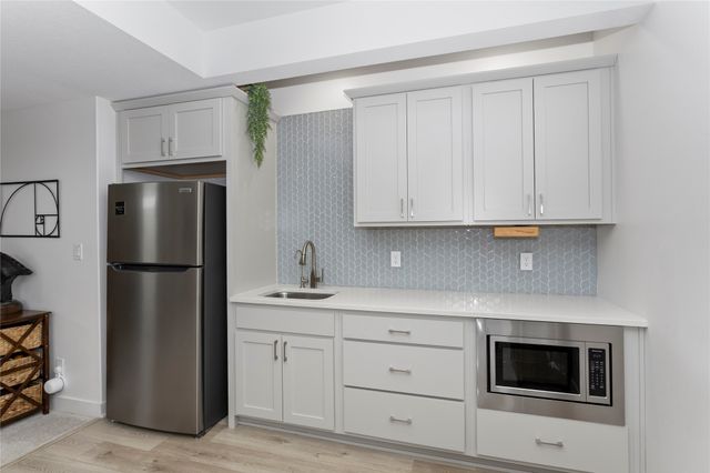 1249 S Wildfire Avenue, West Des Moines, IA 50266