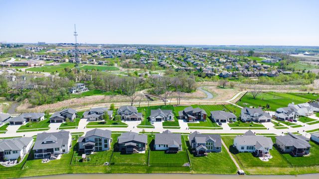 1249 S Wildfire Avenue, West Des Moines, IA 50266