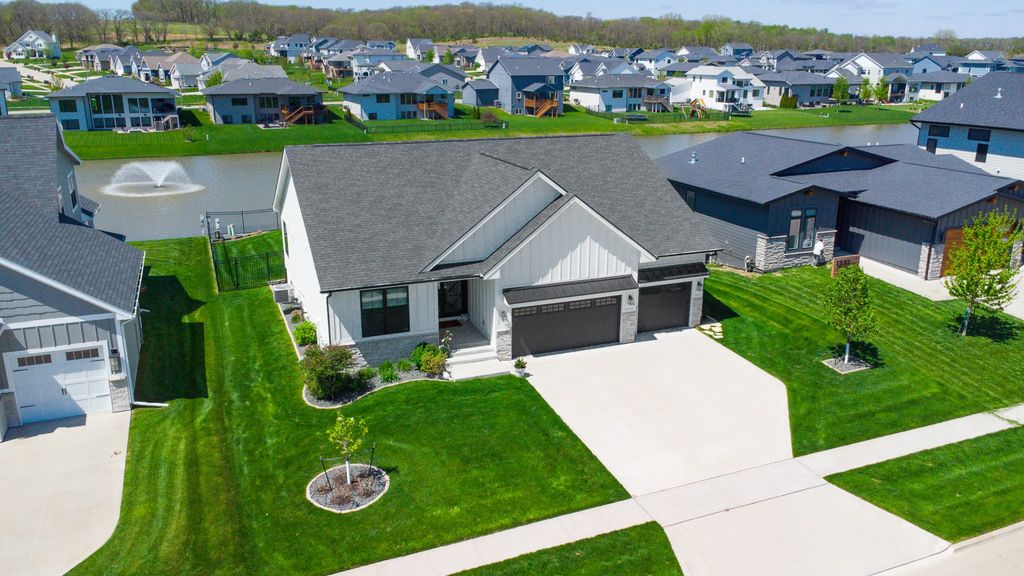 1249 S Wildfire Avenue, West Des Moines, IA 50266
