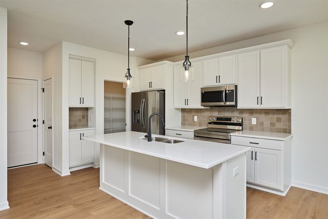 1069 NW Macarthur Lane, Waukee, IA 50263