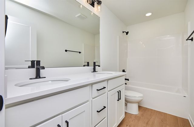 1069 NW Macarthur Lane, Waukee, IA 50263