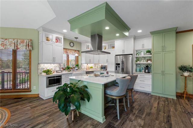 3896 Edison Street NE, Hartville, OH 44632