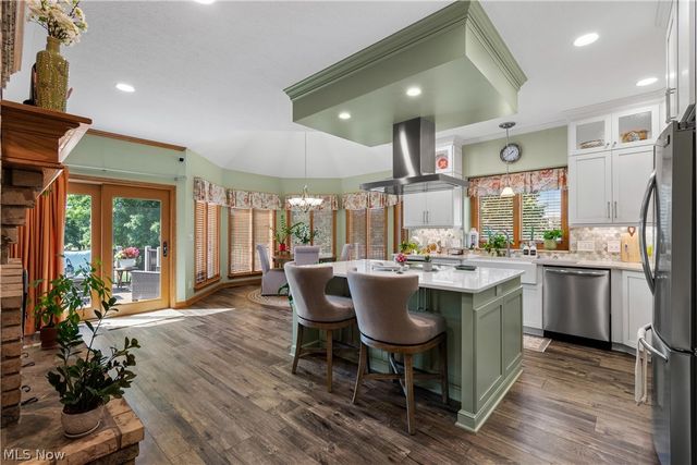 3896 Edison Street NE, Hartville, OH 44632