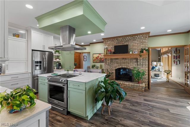 3896 Edison Street NE, Hartville, OH 44632