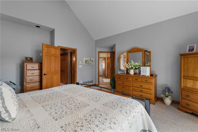 3896 Edison Street NE, Hartville, OH 44632