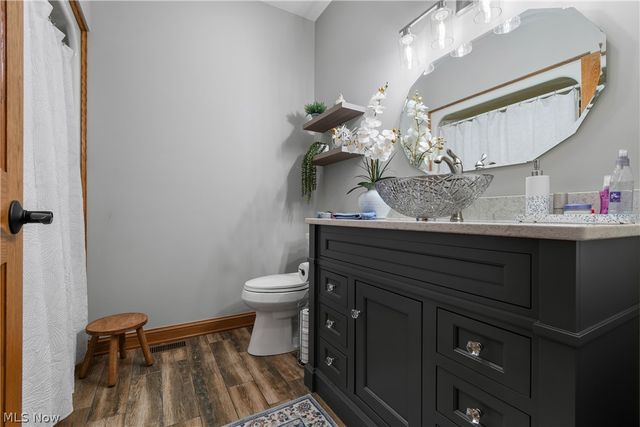 3896 Edison Street NE, Hartville, OH 44632