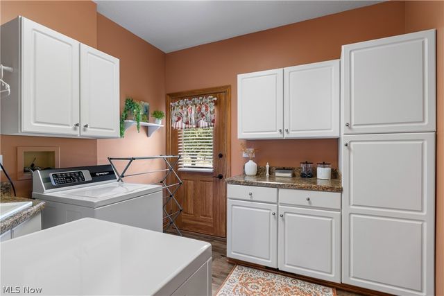 3896 Edison Street NE, Hartville, OH 44632