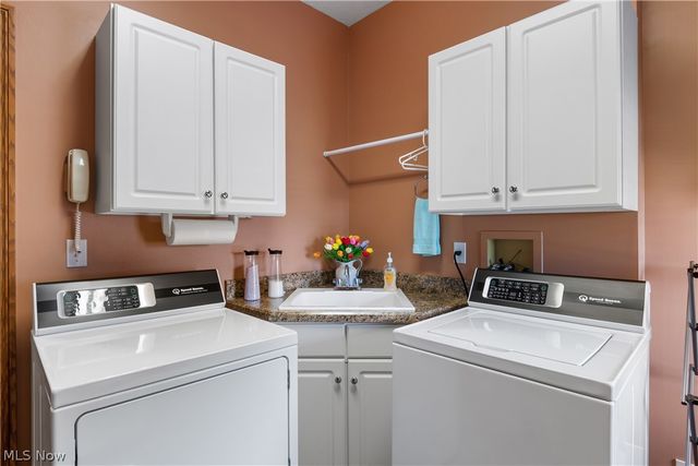 3896 Edison Street NE, Hartville, OH 44632