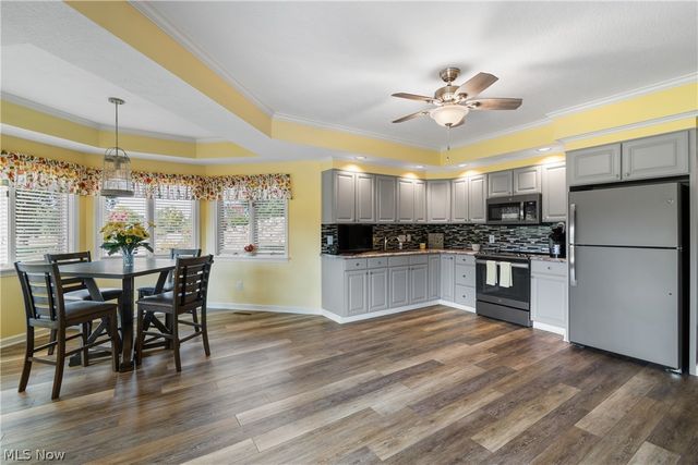 3896 Edison Street NE, Hartville, OH 44632