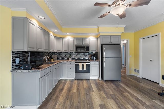 3896 Edison Street NE, Hartville, OH 44632
