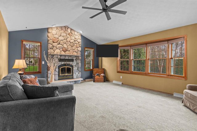 N288 CANDLELITE WAY, Appleton, WI 54915