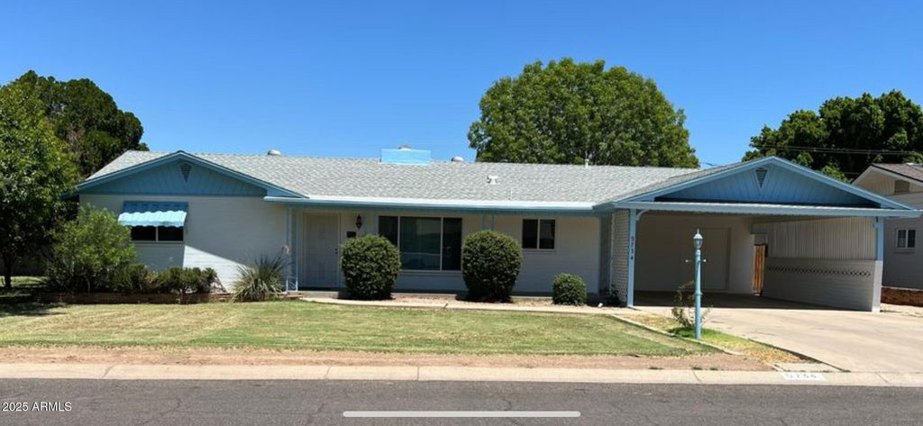 5734 W BELMONT Avenue, Glendale, AZ 85301