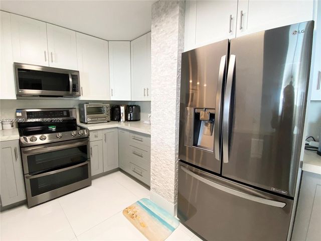 6450 Collins Ave 1004, Miami Beach, FL 33141