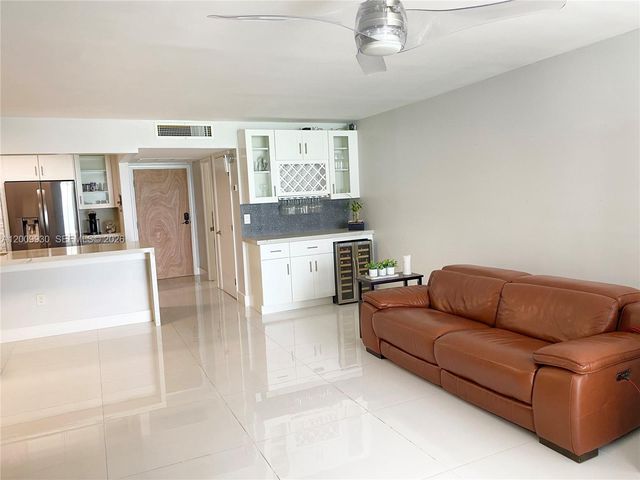 6450 Collins Ave 1004, Miami Beach, FL 33141