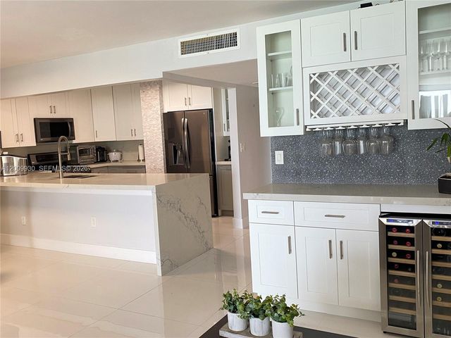 6450 Collins Ave 1004, Miami Beach, FL 33141