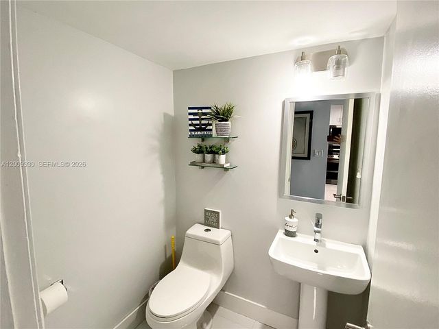 6450 Collins Ave 1004, Miami Beach, FL 33141