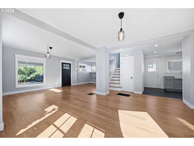 4806 N GANTENBEIN Ave, Portland, OR 97217