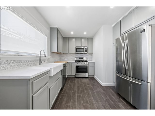 4806 N GANTENBEIN Ave, Portland, OR 97217