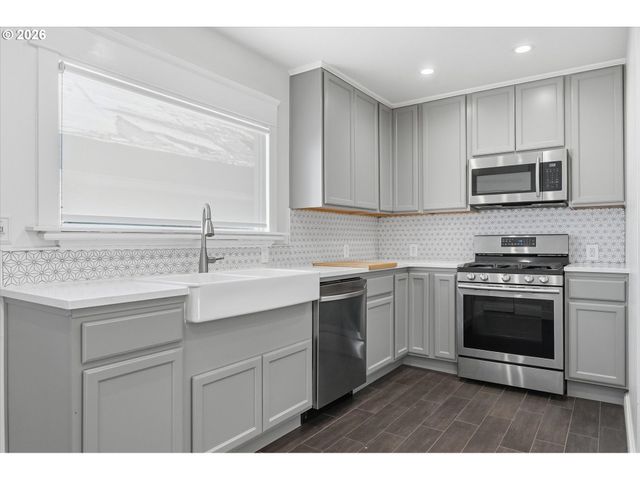 4806 N GANTENBEIN Ave, Portland, OR 97217