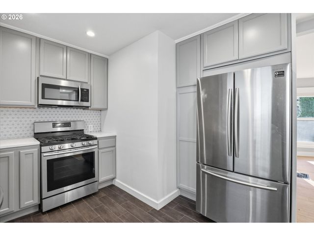 4806 N GANTENBEIN Ave, Portland, OR 97217