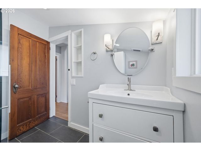 4806 N GANTENBEIN Ave, Portland, OR 97217