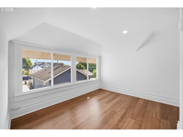4806 N GANTENBEIN Ave, Portland, OR 97217