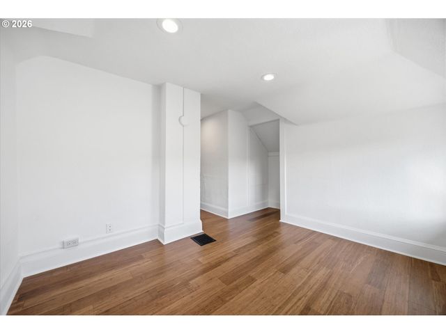 4806 N GANTENBEIN Ave, Portland, OR 97217