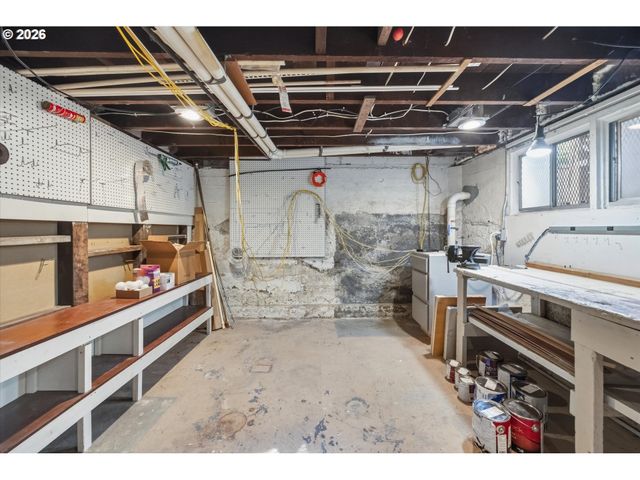 4806 N GANTENBEIN Ave, Portland, OR 97217