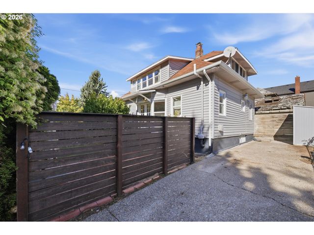 4806 N GANTENBEIN Ave, Portland, OR 97217