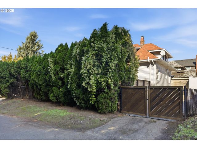 4806 N GANTENBEIN Ave, Portland, OR 97217