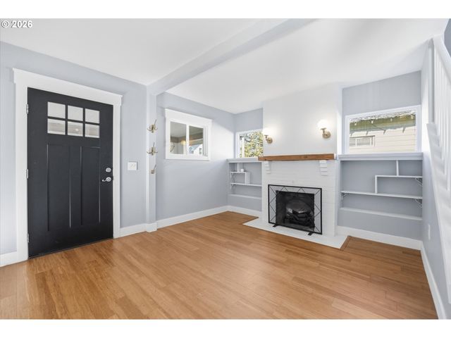 4806 N GANTENBEIN Ave, Portland, OR 97217