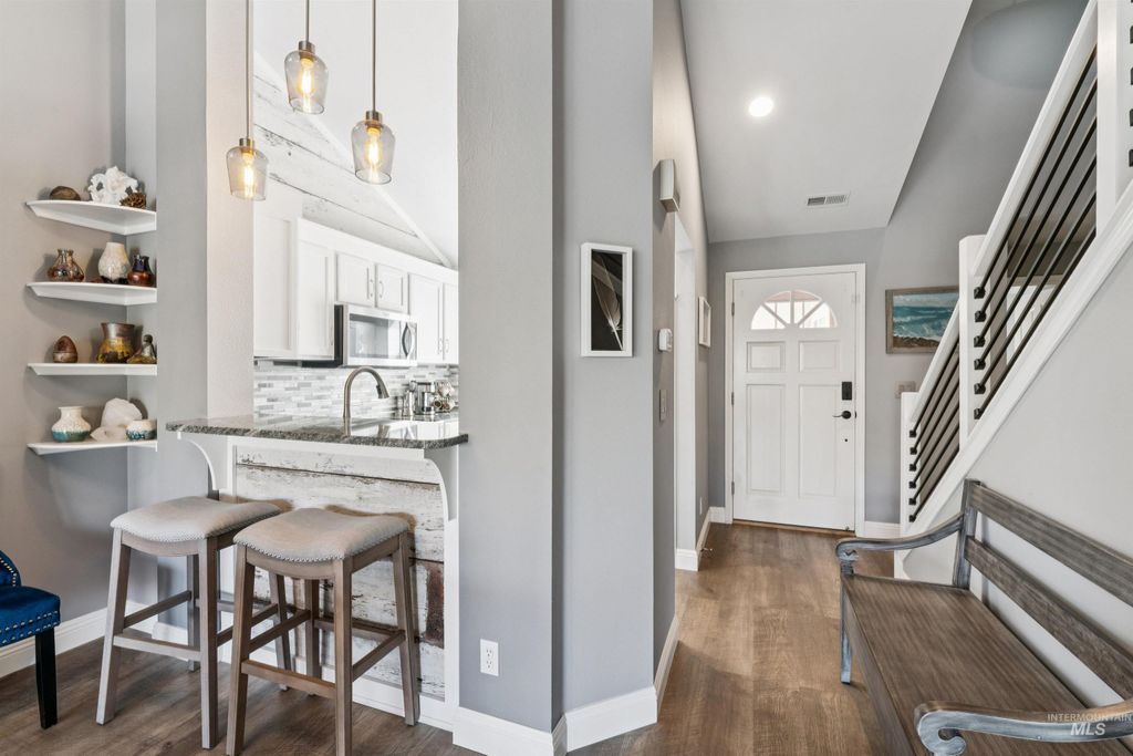 5134 S Surprise Way 203, Boise, ID 83716 photo 2