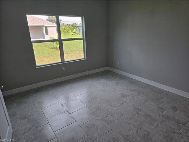 1924 Holyoke AVE, Lehigh Acres, FL 33972