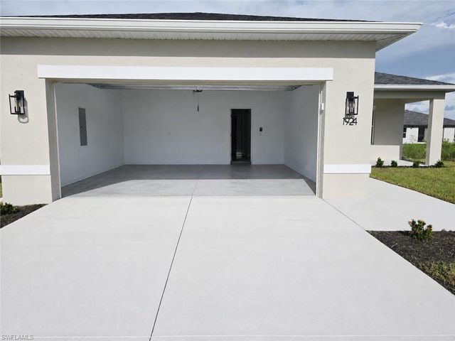 1924 Holyoke AVE, Lehigh Acres, FL 33972