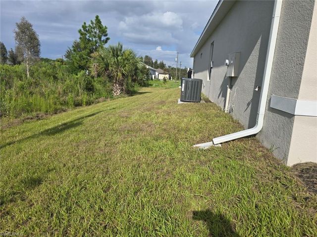1924 Holyoke AVE, Lehigh Acres, FL 33972