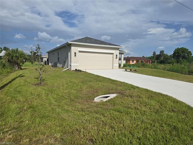 1924 Holyoke AVE, Lehigh Acres, FL 33972