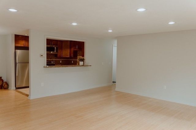 16 Williamsburg Ct 23, Shrewsbury, MA 01545